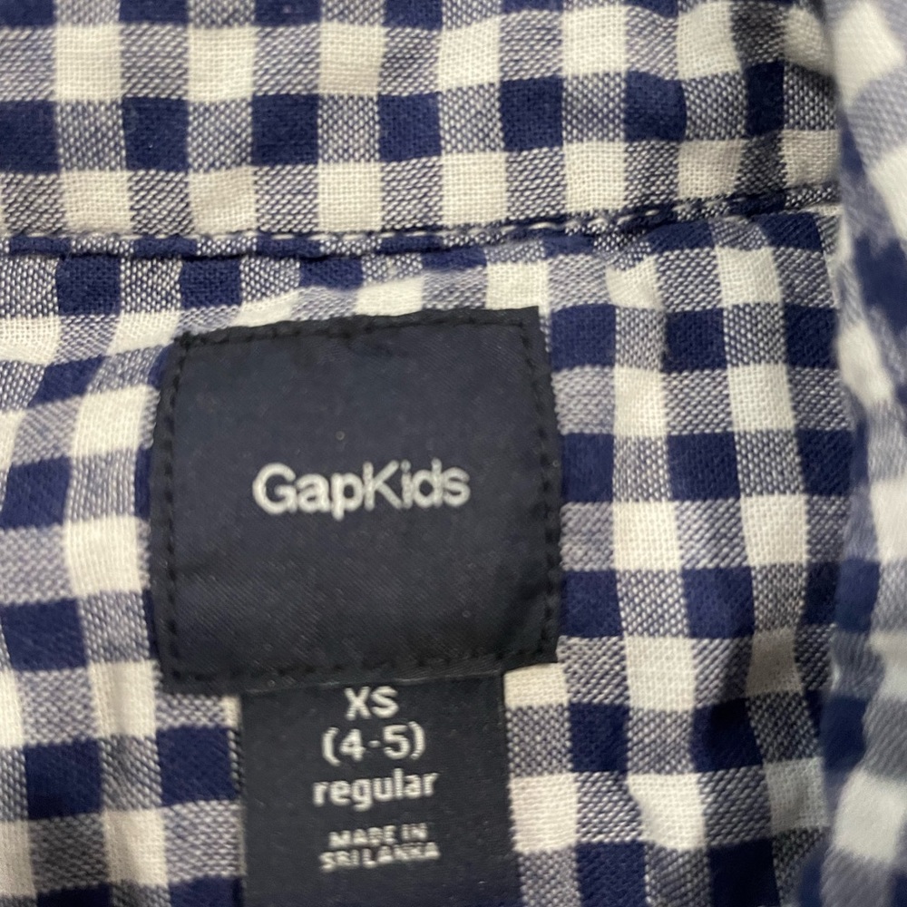 Boys GapKids button down a XS 4-5 - Picture 2 of 3